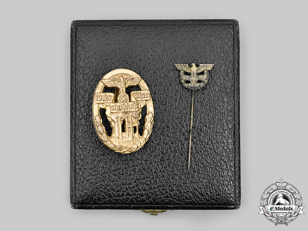 germany,_third_reich._a_rare_defence_economy_leader_badge,_with_case_and_stick_pin_miniature_c2020_437_mnc9598_1
