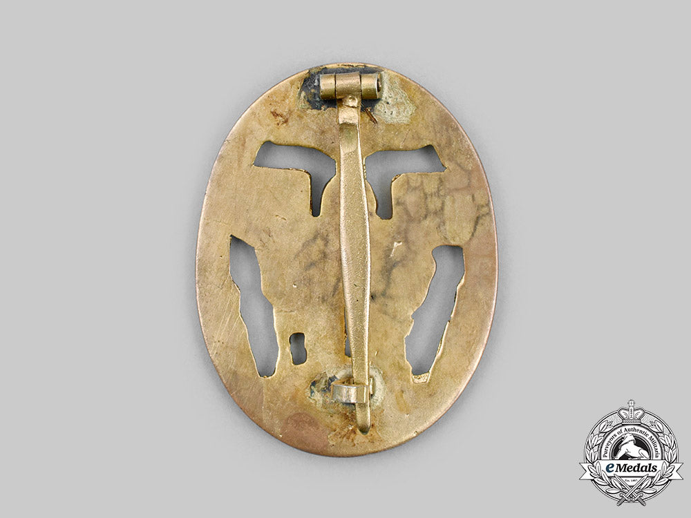 germany,_third_reich._a_rare_defence_economy_leader_badge,_with_case_and_stick_pin_miniature_c2020_439_mnc9606_1