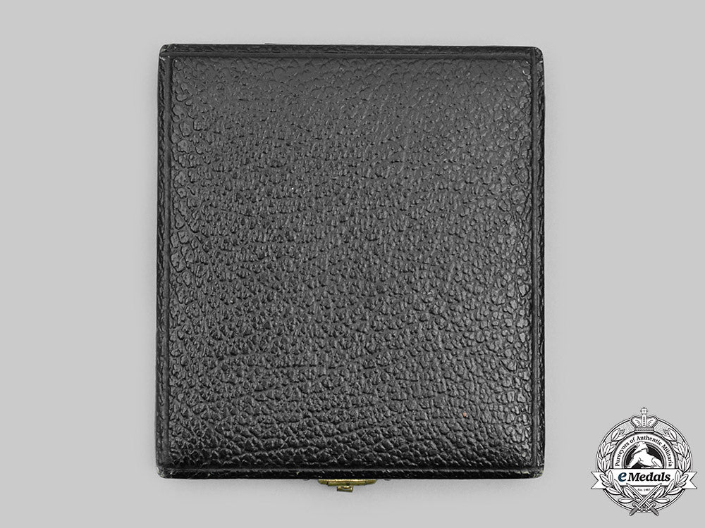 germany,_third_reich._a_rare_defence_economy_leader_badge,_with_case_and_stick_pin_miniature_c2020_443_mnc9600_1