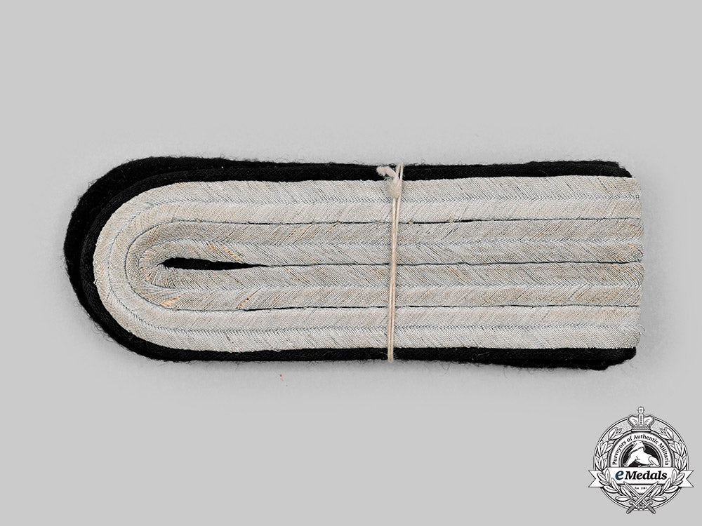 germany,_ss._a_set_of_ss-_untersturmführer_shoulder_boards_c2020_454_mnc1675_1
