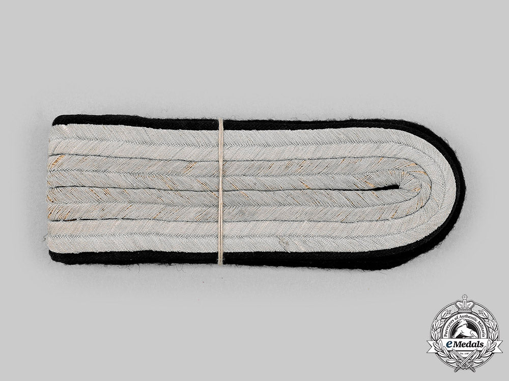 germany,_ss._a_set_of_ss-_untersturmführer_shoulder_boards_c2020_455_mnc1677_1