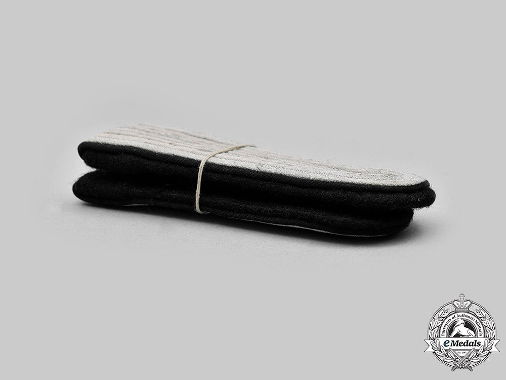 germany,_ss._a_set_of_ss-_untersturmführer_shoulder_boards_c2020_456_mnc1679_1