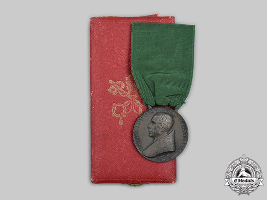 vatican._a_jubilee_and_bene_merenti_medal_of_pope_pius_xii1950_c2020_512_mnc3610_1