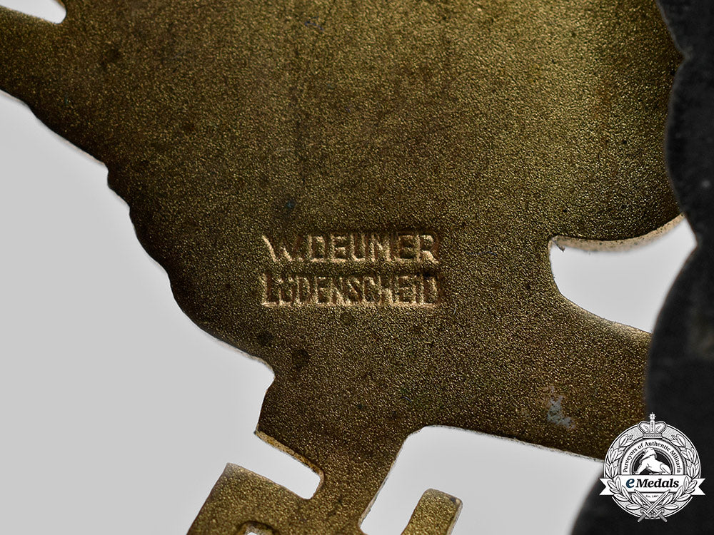 germany,_luftwaffe._a_fallschirmjäger_badge,_with_case,_by_wilhelm_deumer_c2020_520_mnc5073_1