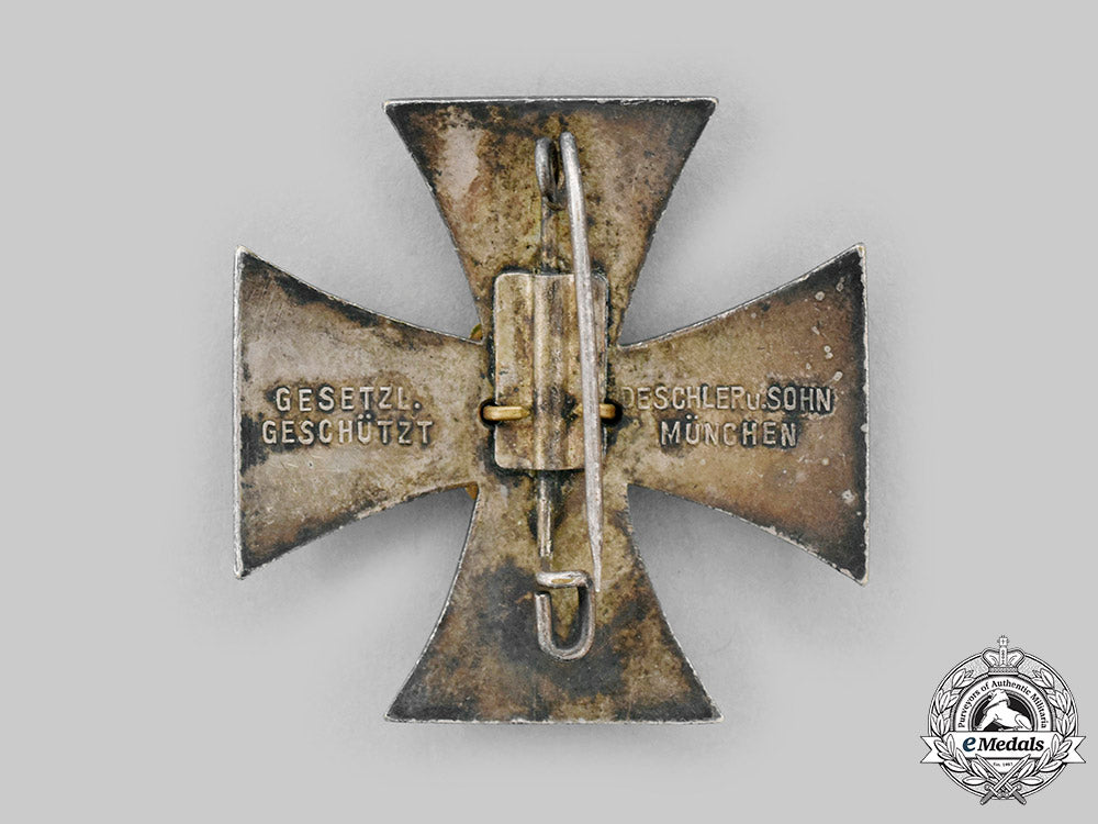 germany,_weimar_republic._an_honour_cross_of_the_german_front_fighters’_association,_by_deschler&_sohn_c2020_549_mnc2517_1