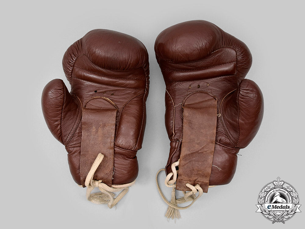 germany,_ss._a_rare_pair_of_ss_boxing_gloves_c2020_561c2020_557_mnc2217_1_1