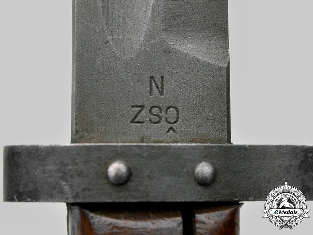 slovakia,_i_republic._a_slovakian_army_vz24_bayonet,_byčeskoslovenská_zbrojovka_c2020_569_mnc7998