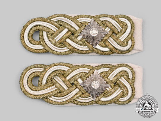 germany,_luftwaffe._a_set_of_generalleutnant_shoulder_boards_c2020_591_mnc6925_1