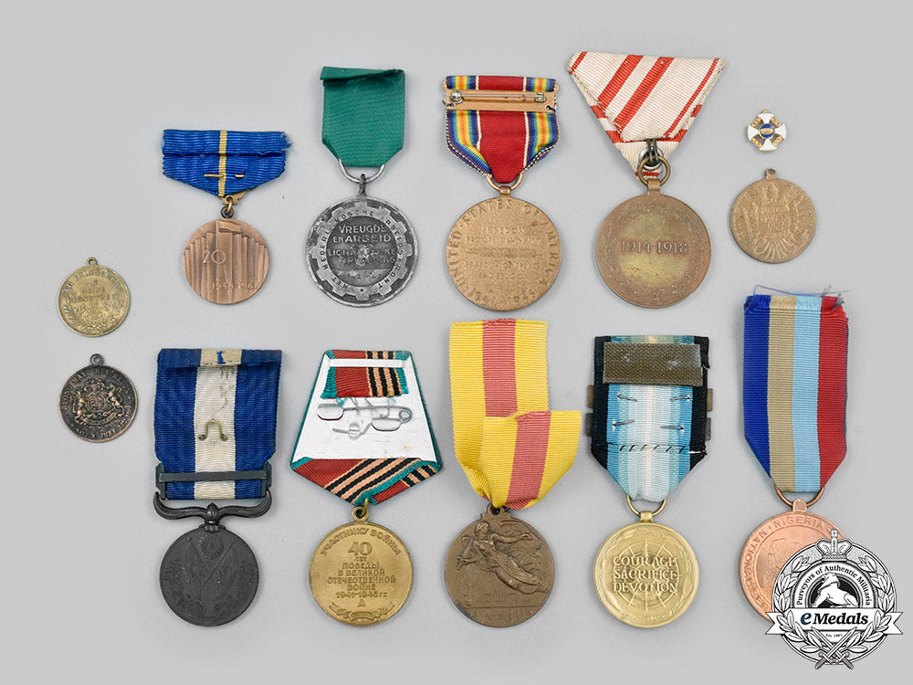 international._a_lot_of_thirteen_awards_and_decorations_c2020_593_mnc2069_1
