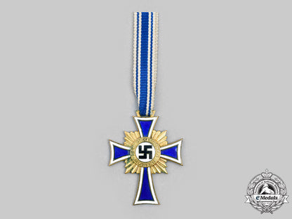 germany,_third_reich._an_honour_cross_of_the_german_mother,_gold_grade_with_case,_by_ochs&_bonn_c2020_595_mnc6939