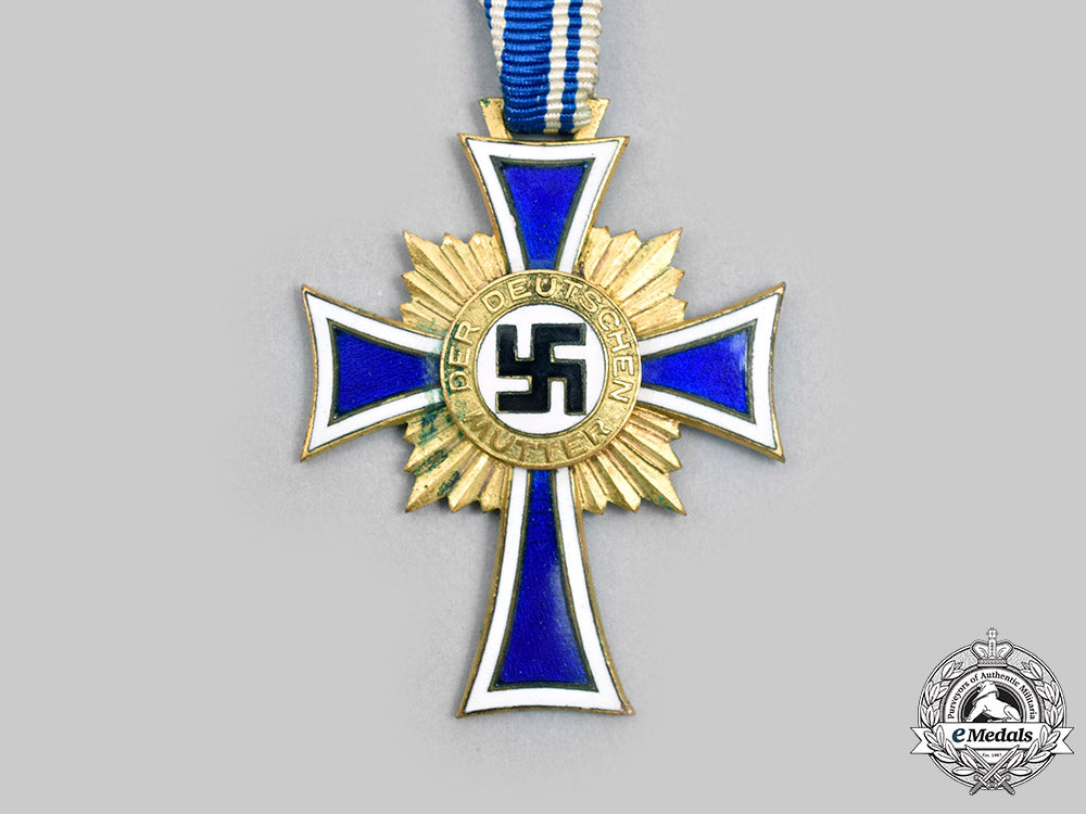 germany,_third_reich._an_honour_cross_of_the_german_mother,_gold_grade_with_case,_by_ochs&_bonn_c2020_596_mnc6943