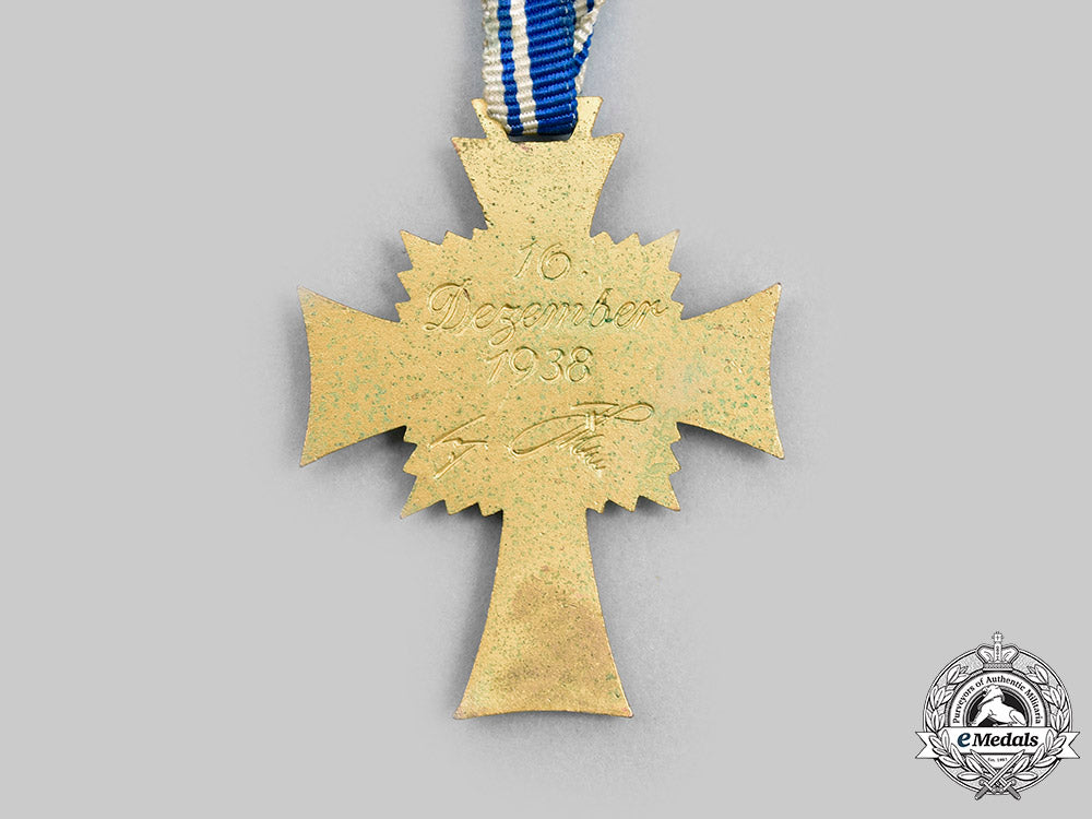 germany,_third_reich._an_honour_cross_of_the_german_mother,_gold_grade_with_case,_by_ochs&_bonn_c2020_597_mnc6945