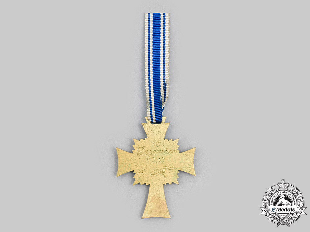 germany,_third_reich._an_honour_cross_of_the_german_mother,_gold_grade_with_case,_by_ochs&_bonn_c2020_598_mnc6941