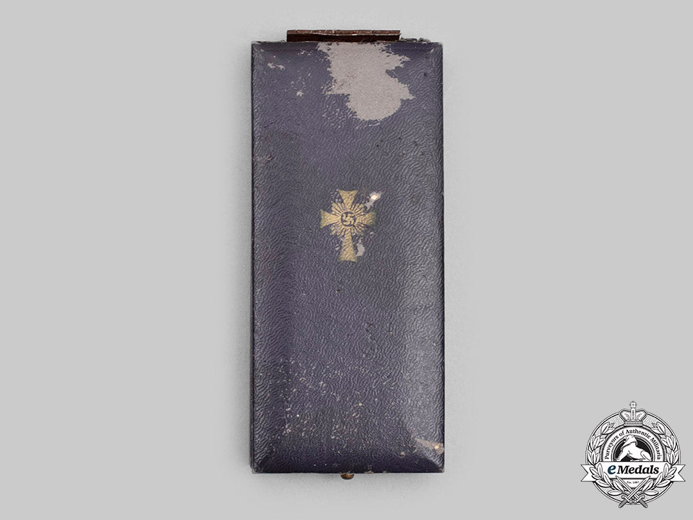germany,_third_reich._an_honour_cross_of_the_german_mother,_gold_grade_with_case,_by_ochs&_bonn_c2020_599_mnc6935