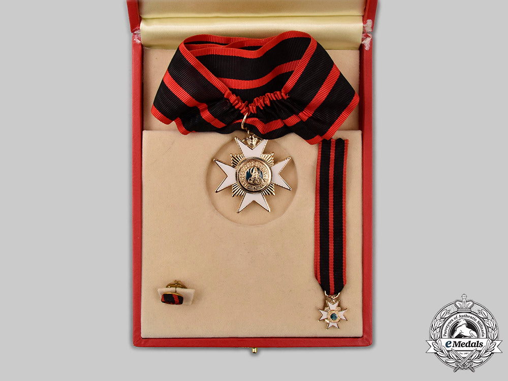 vatican._a_lot_of_three_vatican_orders,_fullsize_and_miniature_cased_sets,_modern_issue_c2020_616_mnc2116