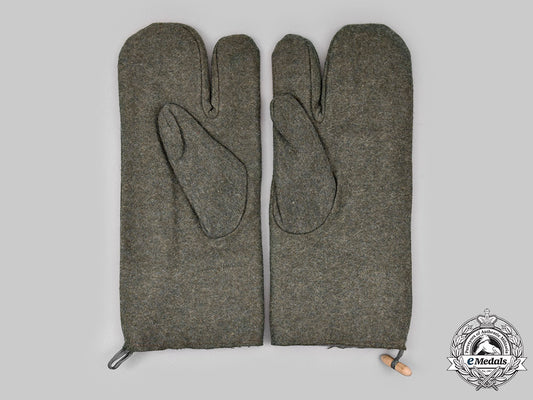 germany,_wehrmacht._a_pair_of_winter_mittens_c2020_617_mnc2209_1
