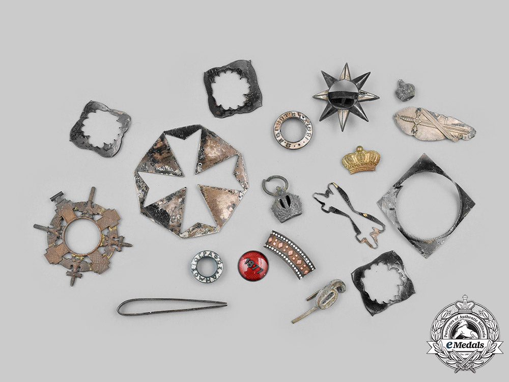 international._a_lot_of_seventeen_assorted_fire_damaged_medal_parts_c2020_633_mnc2151_1_1_1