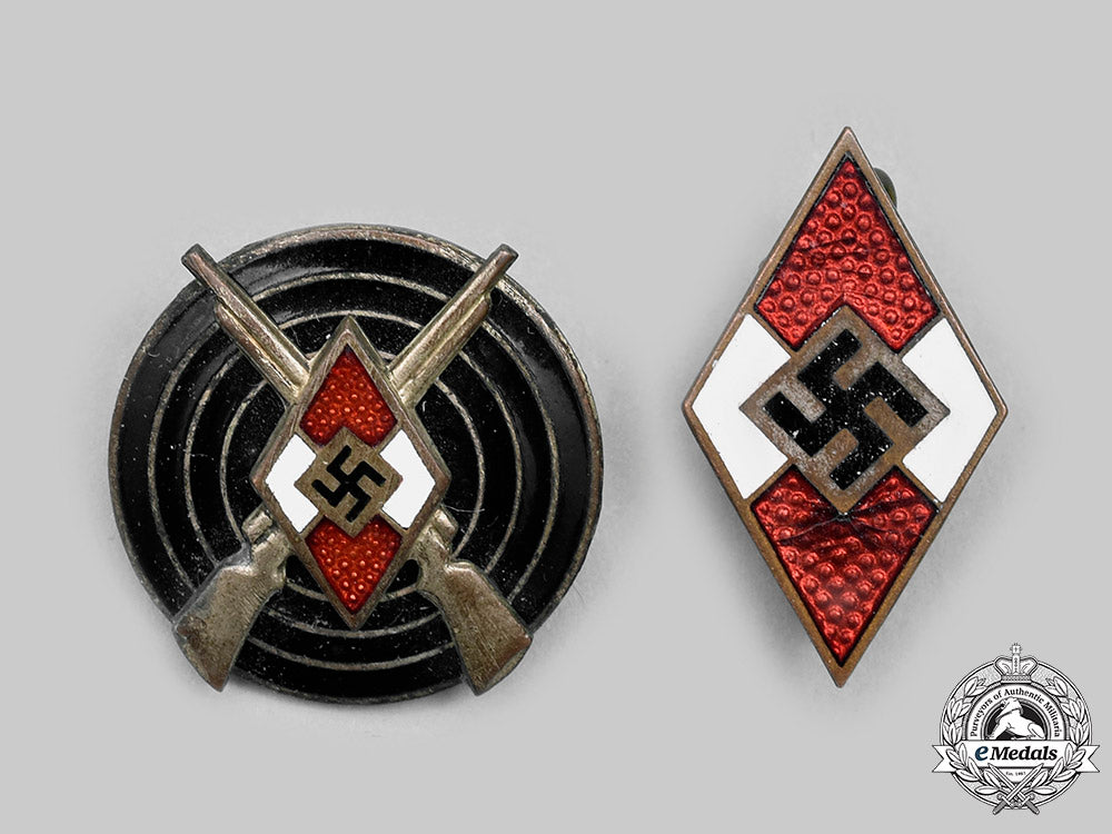 germany,_hj._a_pair_of_hj_badges_c2020_635_mnc8337_1