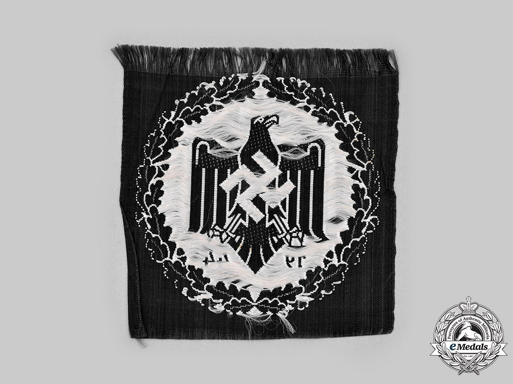 germany,_nsrl._a1944_nsrl_sports_badge,_silver_grade,_cloth_version_c2020_652_mnc9956