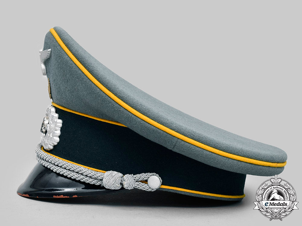 germany,_heer._a_rare_armoured_cavalry/_reconnaissance_officer’s_visor_cap_with_schwedter_eagle_tradition_badge,_by_erel_c2020_656_mnc2261