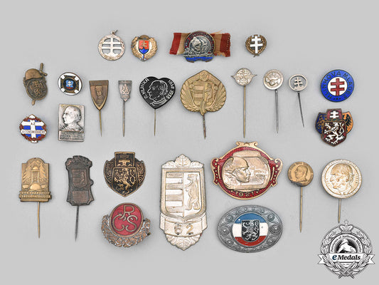 czechoslovakia,_republic;_slovakia,_republic._a_lot_of_twenty-_six_badges_and_stickpins_c2020_672_mnc5880