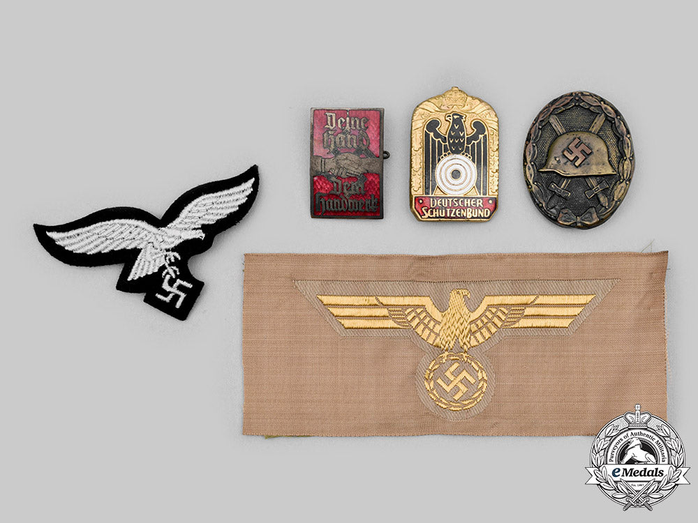 germany,_third_reich._a_lot_of_badges_and_insignia_c2020_695_mnc0066_1