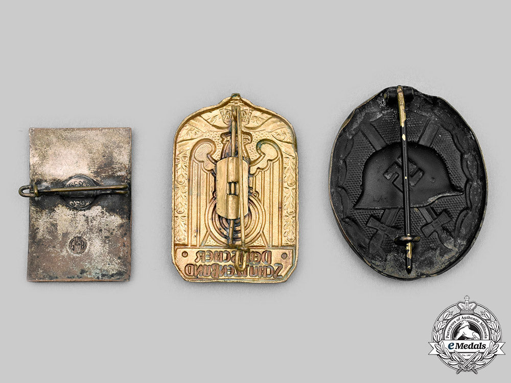 germany,_third_reich._a_lot_of_badges_and_insignia_c2020_697_mnc0069_1