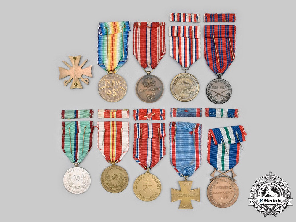 czechoslovakia,_republic;_slovakia,_republic._group_of_ten_first_and_second_war_awards_with_documents,_to_jaroslav_kučera_c2020_731_mnc6045