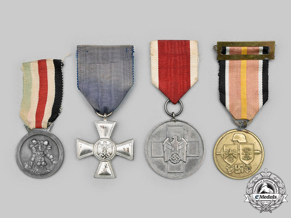 germany,_wehrmacht._a_mixed_lot_of_medals_c2020_736_mnc8206_1