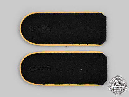 germany,_ss._a_set_of_waffen-_ss_mann_signals_personnel_shoulder_straps_c2020_766_mnc7720_1
