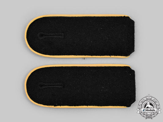 germany,_ss._a_set_of_waffen-_ss_mann_signals_personnel_shoulder_straps_c2020_766_mnc7720_1