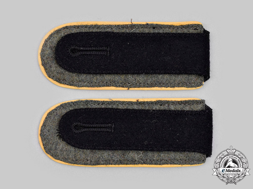 germany,_ss._a_set_of_waffen-_ss_mann_signals_personnel_shoulder_straps_c2020_767_mnc7723_1