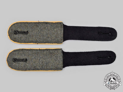 germany,_ss._a_set_of_waffen-_ss_mann_signals_personnel_shoulder_straps_c2020_768_mnc7725_1