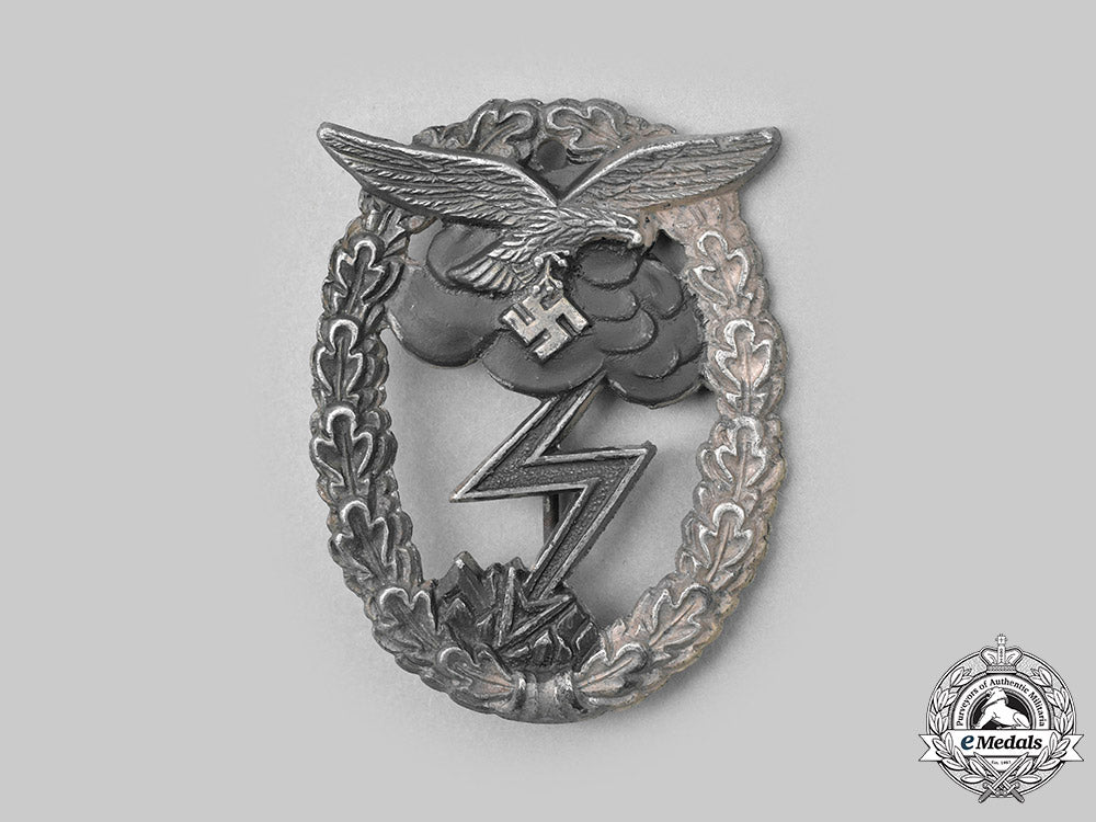germany,_luftwaffe._a_ground_assault_badge_c2020_776_mnc3233_1