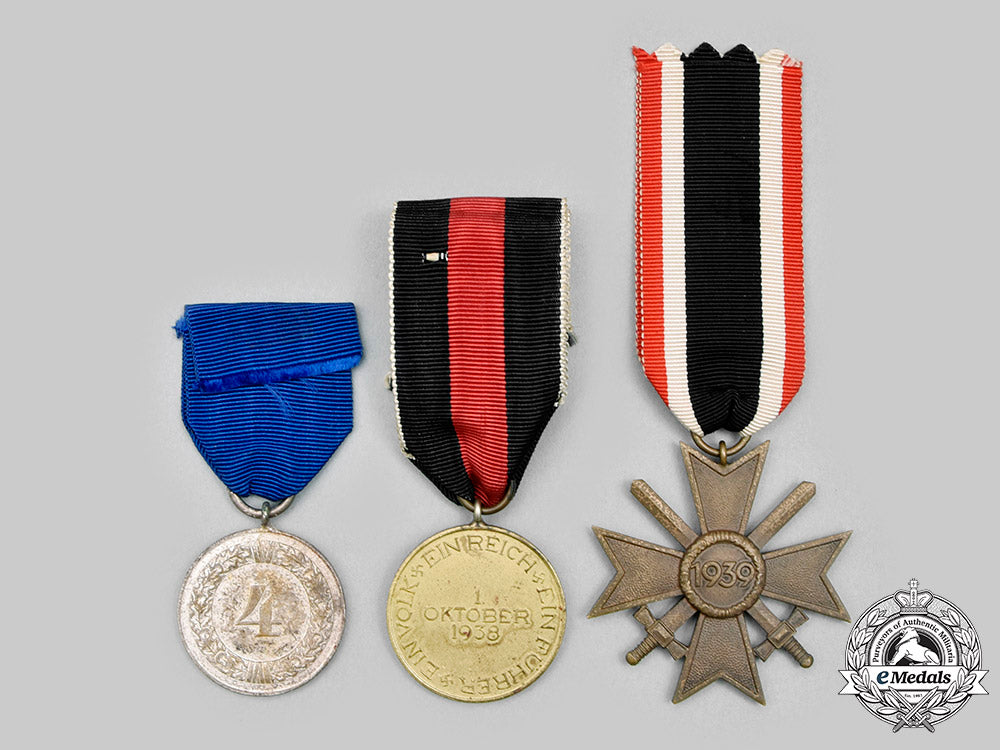 germany,_kriegsmarine._a_lot_of_decorations_and_award_documents_to_felix_hille_c2020_779_mnc8309
