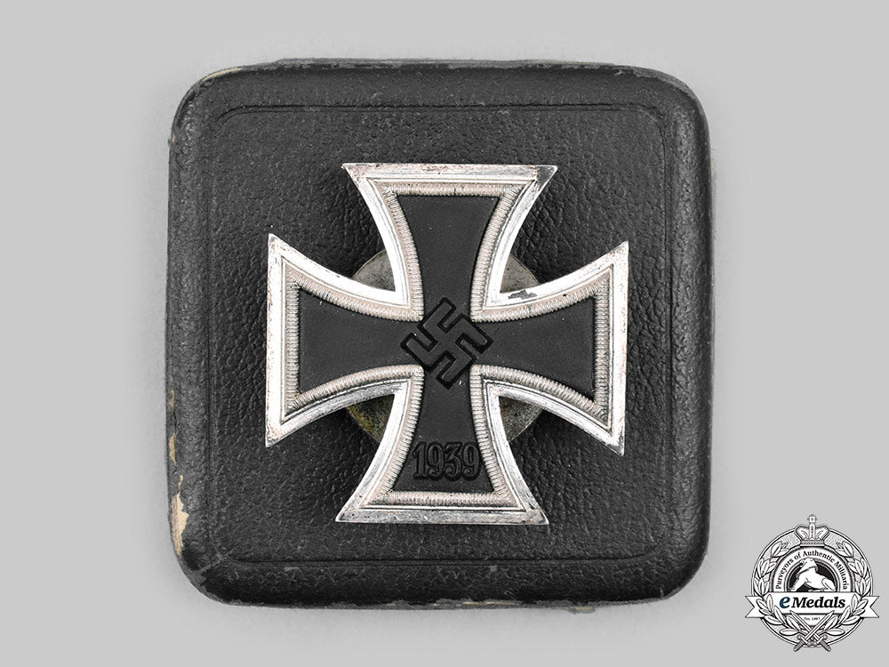 germany,_wehrmacht._a1939_iron_cross_i_class,_with_case_c2020_785_mnc6358_1_1_1
