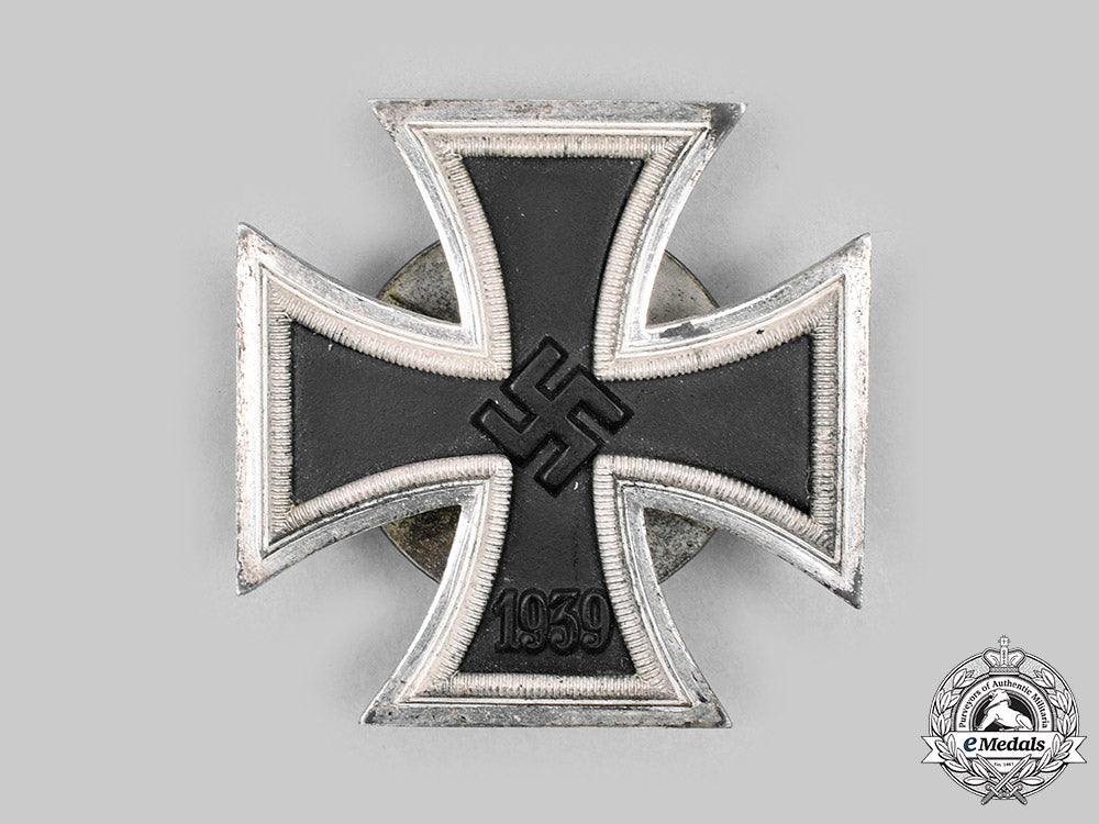 germany,_wehrmacht._a1939_iron_cross_i_class,_with_case_c2020_786_mnc6364_1_1_1
