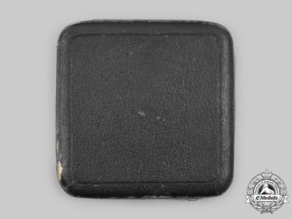 germany,_wehrmacht._a1939_iron_cross_i_class,_with_case_c2020_790_mnc6360_1_1_1