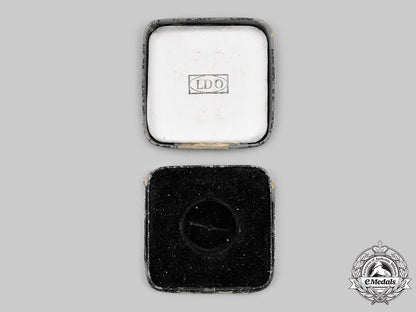 germany,_wehrmacht._a1939_iron_cross_i_class,_with_case_c2020_791_mnc6362_1_1_1