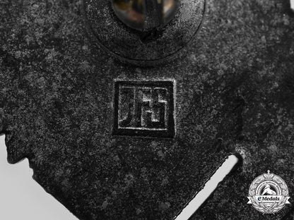 germany,_wehrmacht._a_pair_of_service_badges_c2020_794_mnc3278