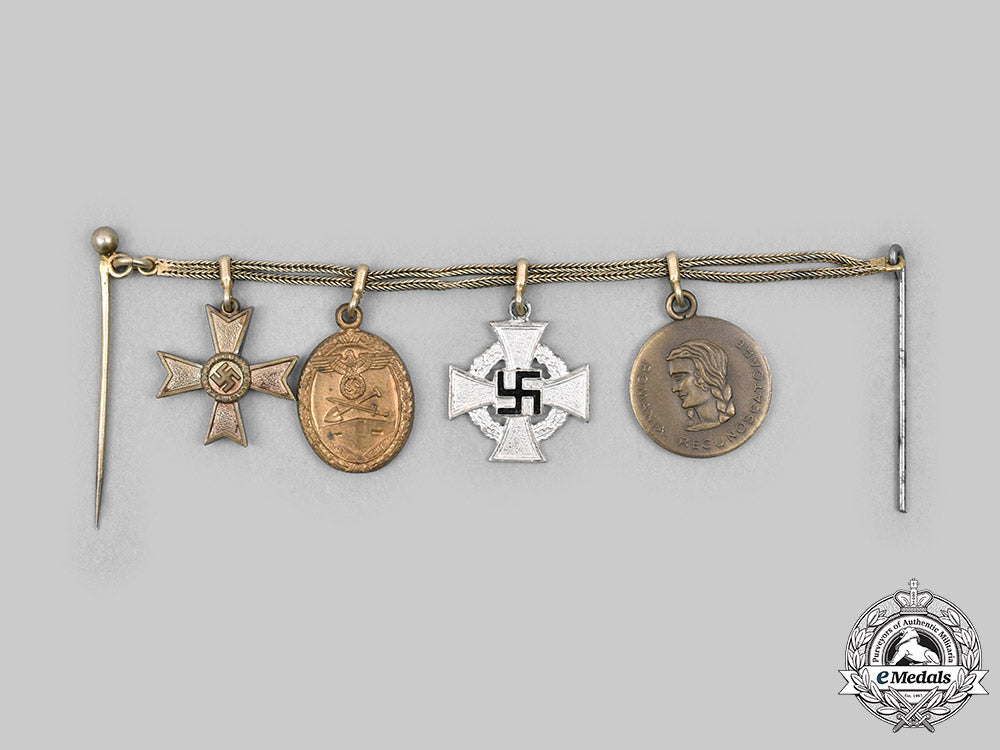 germany,_wehrmacht._a_miniature_medal_chain_c2020_796_mnc0511
