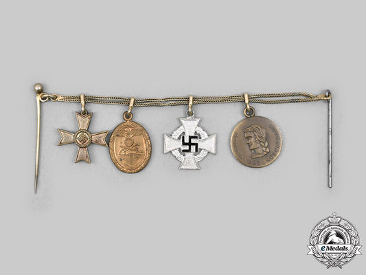 germany,_wehrmacht._a_miniature_medal_chain_c2020_796_mnc0511