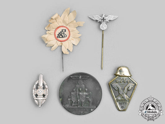 germany,_third_reich._a_lot_of_badges_and_pins_c2020_797_mnc3284