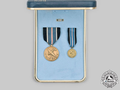 united_states._a_medal_for_humane_action_with_case_c2020_822_mnc6905