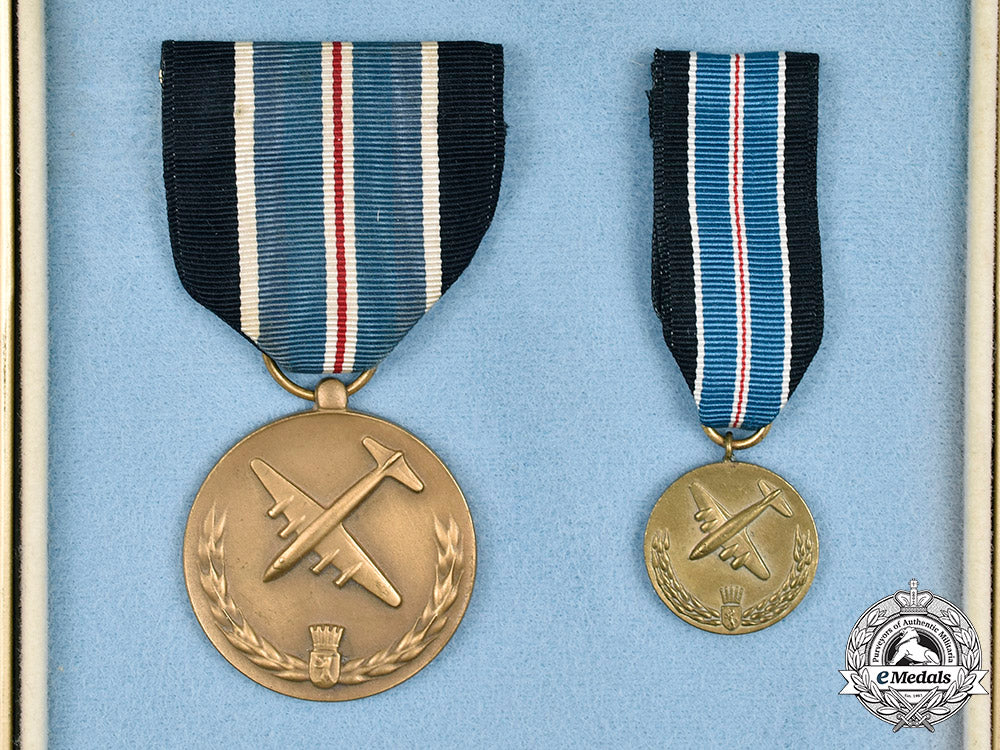 united_states._a_medal_for_humane_action_with_case_c2020_823_mnc6906