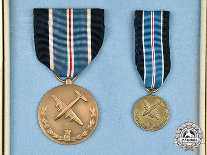 united_states._a_medal_for_humane_action_with_case_c2020_823_mnc6906