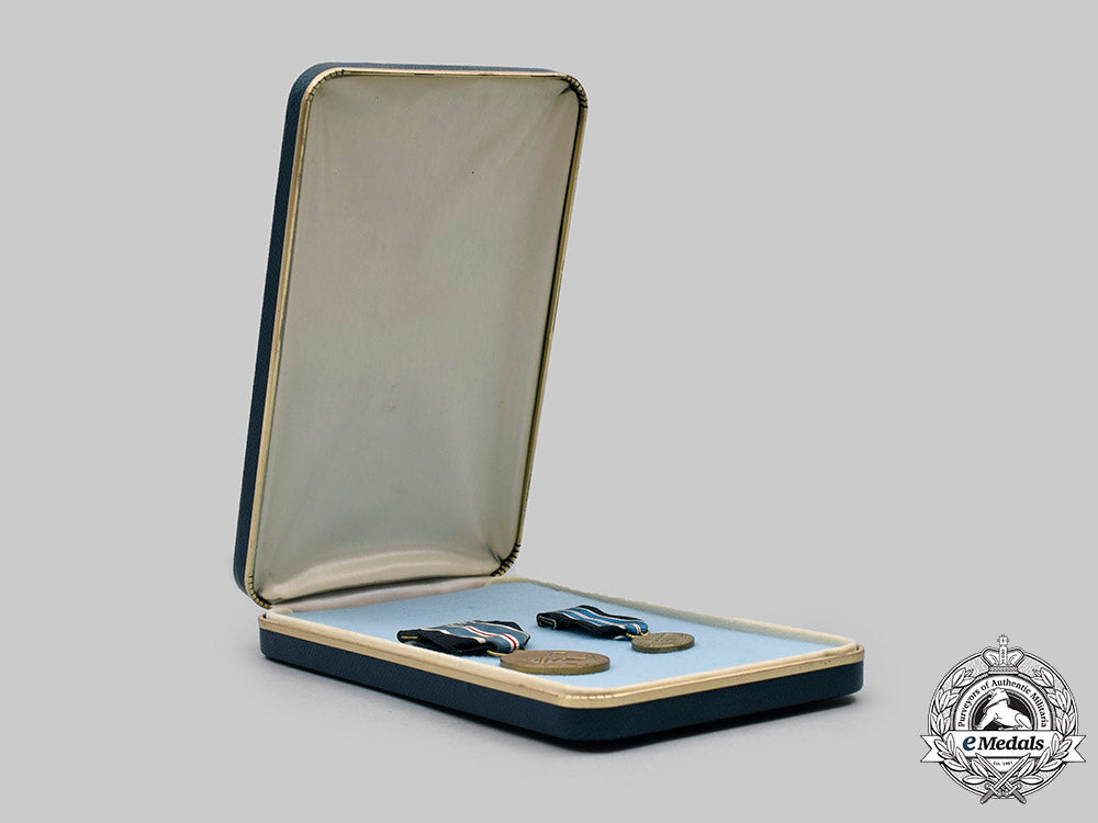 united_states._a_medal_for_humane_action_with_case_c2020_825_mnc6910