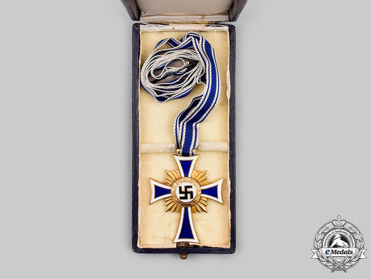 germany,_third_reich._an_honour_cross_of_the_german_mother,_gold_grade_with_case,_by_ludwig_bertsch_c2020_836_mnc4629