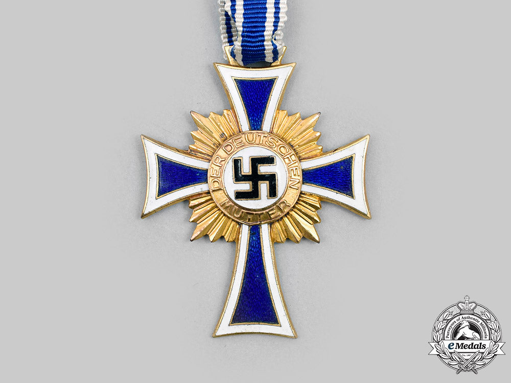 germany,_third_reich._an_honour_cross_of_the_german_mother,_gold_grade_with_case,_by_ludwig_bertsch_c2020_838_mnc4637