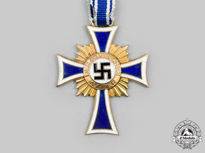 germany,_third_reich._an_honour_cross_of_the_german_mother,_gold_grade_with_case,_by_ludwig_bertsch_c2020_838_mnc4637